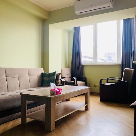 Cozy Apartment Near Republic Square Erevan Exterior foto
