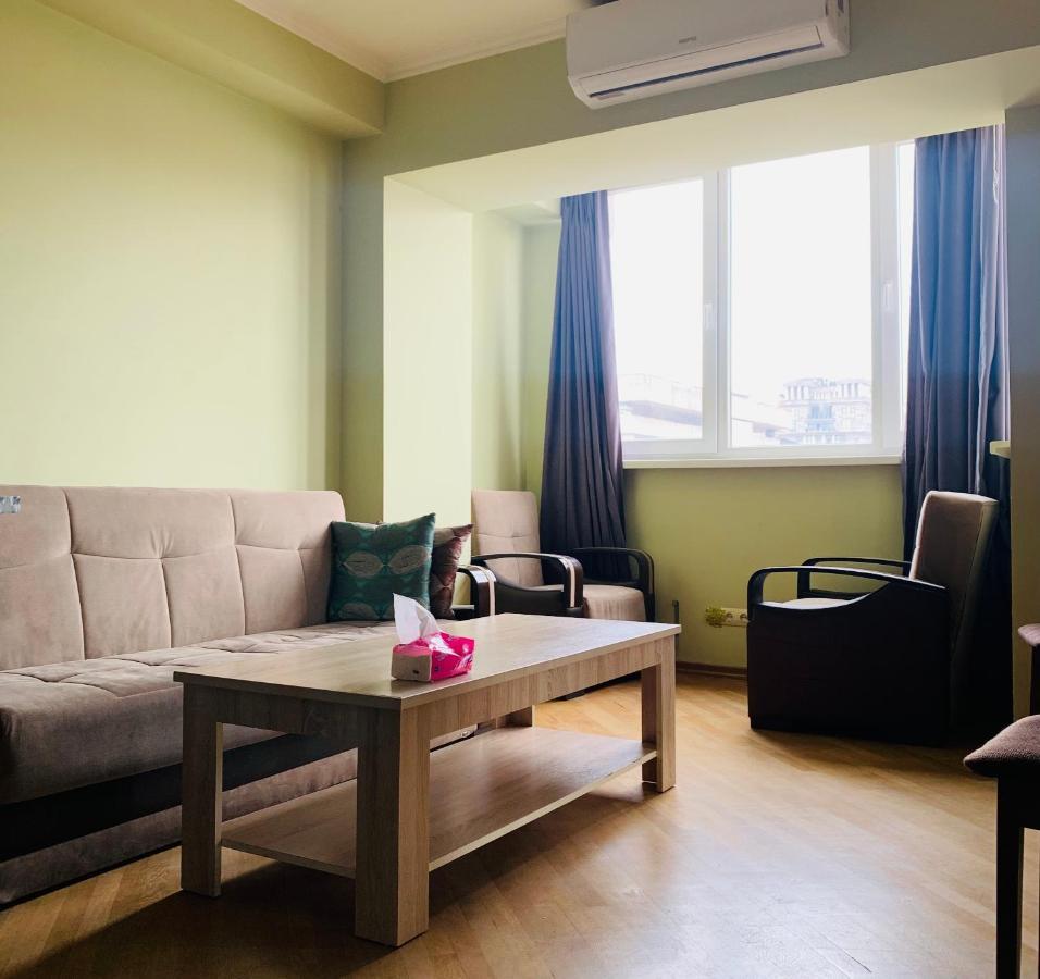 Cozy Apartment Near Republic Square Erevan Exterior foto