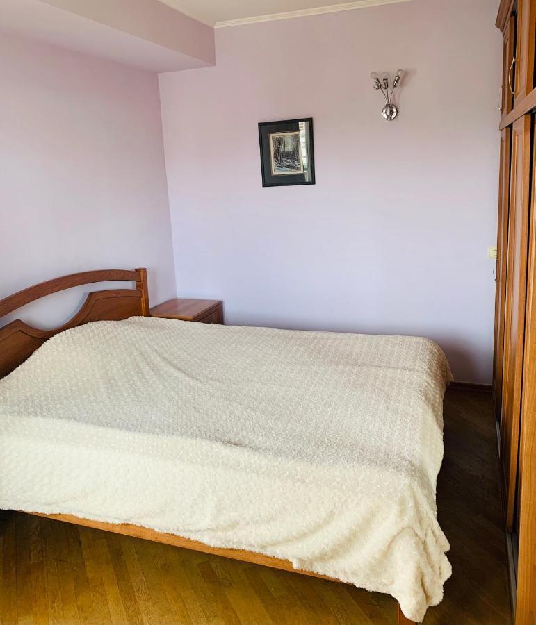 Cozy Apartment Near Republic Square Erevan Exterior foto